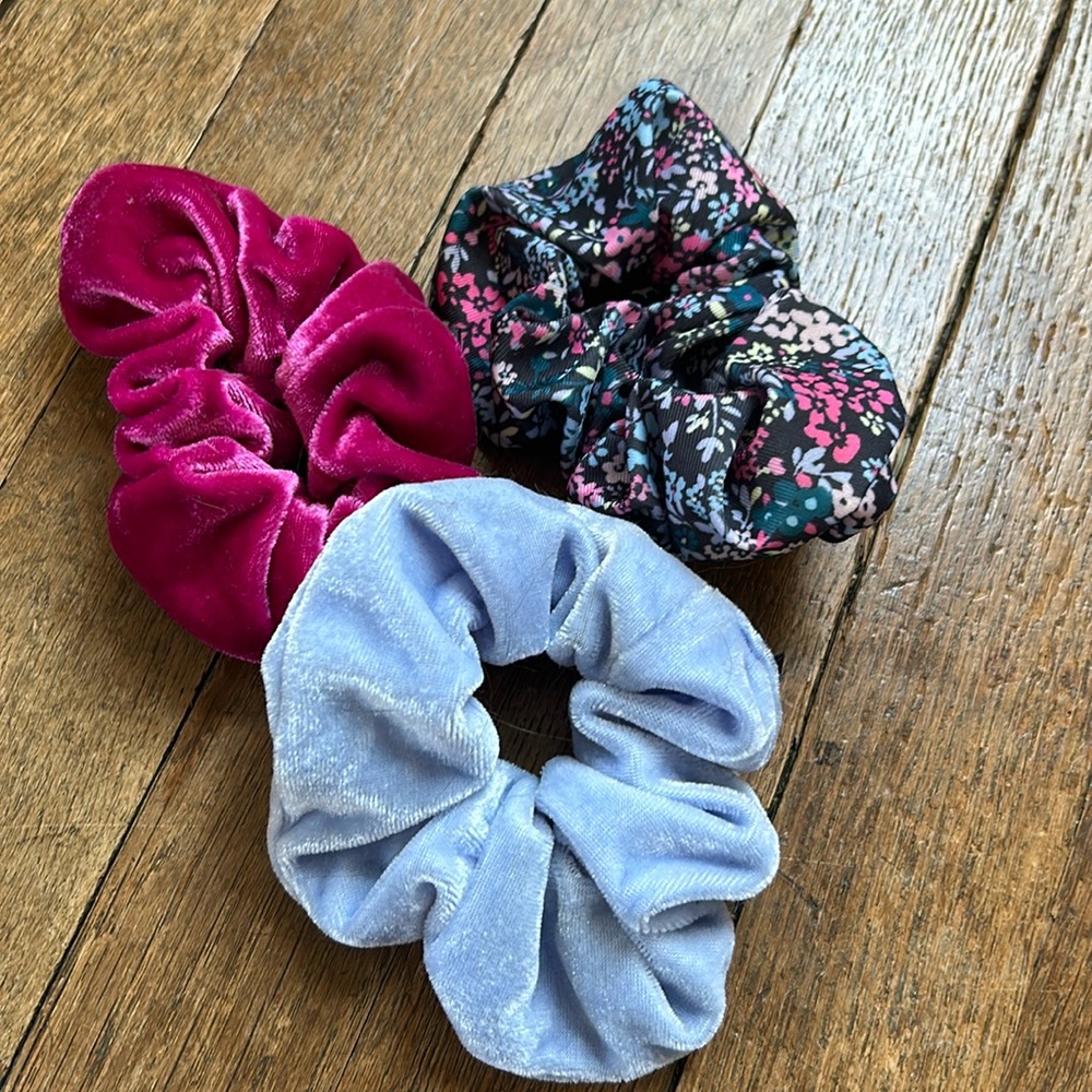 bundle of 3 hair scrunchies from PINK